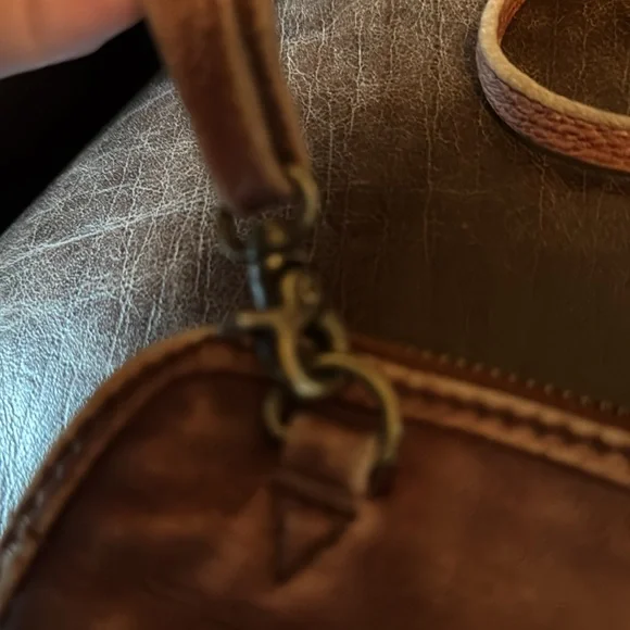 Can be used as a clutch or crossover. - Picture 3 of 5